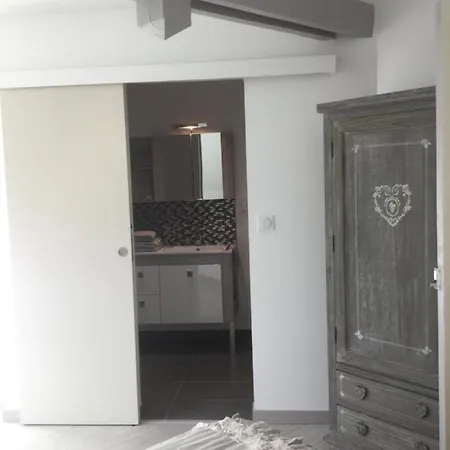 Le Clos Des Roys Bed & Breakfast Remeš